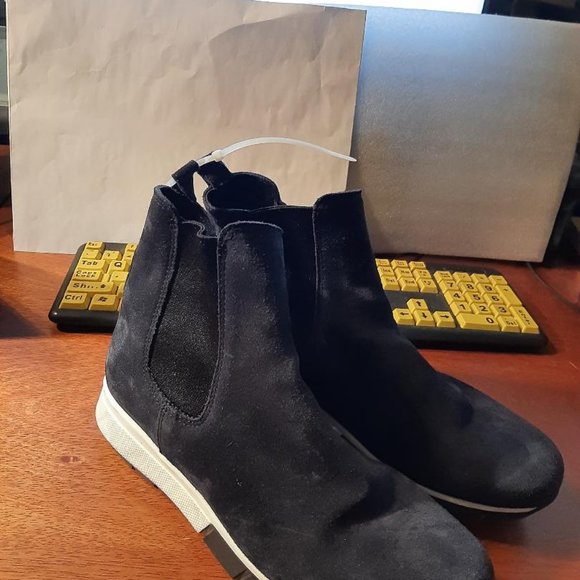 C la Canadienne Black Suede Boots Stretch Size 8.5 Floor Model Excellent Conditi - Picture 1 of 6